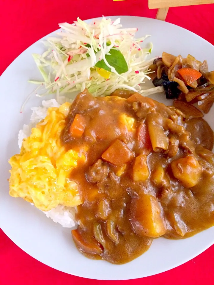 Snapdishの料理写真:オムカレー🍛オムレツとカレー（笑）そのまんまです( ◠‿◠ )|はみちゃんさん