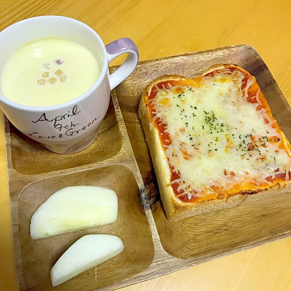 Snapdishの料理写真:〜朝食〜コーンスープとピザトースト|Sakuraさん