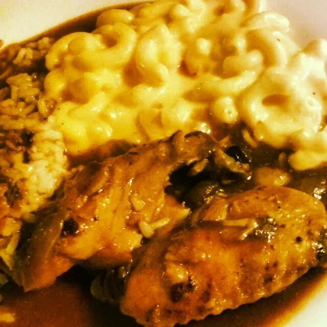 bake chicken with Mac and chez with Brown rice in mushrooms gravy|Carolyn Sincere Marshallさん