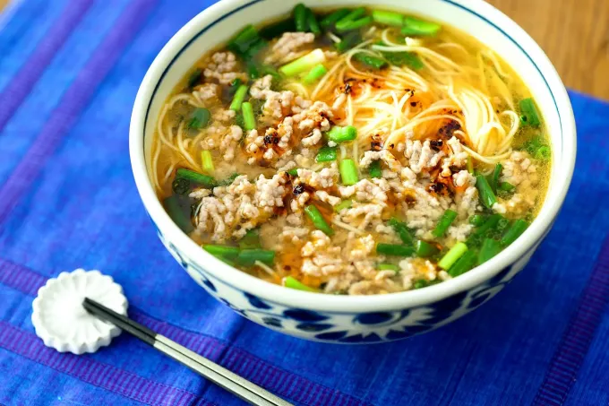 Snapdishの料理写真:豚ひき肉のシンプルみそラーメン|マルコメ キッチンさん