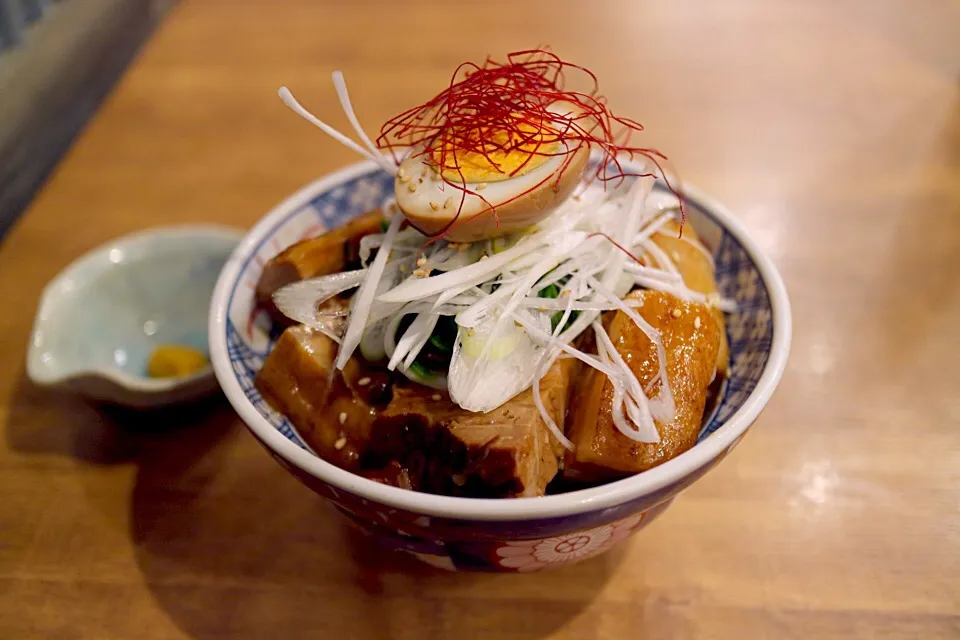 豚角煮丼 大 ごはん普通盛で|マハロ菊池さん