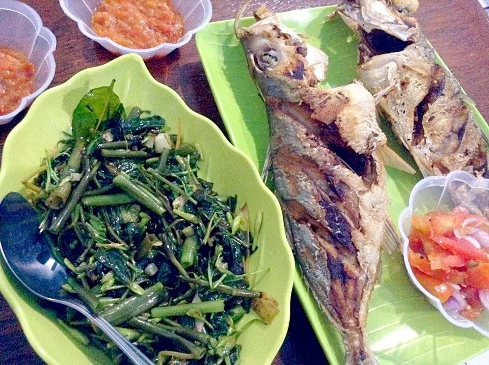 Ikan Goreng|Bambang Budiono Tjioさん