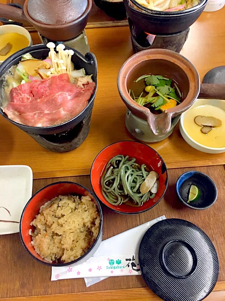 バス旅行🚍紅葉の旅  ホテル花伊吹のランチ「「松茸すき焼き御前」|takamuraさん