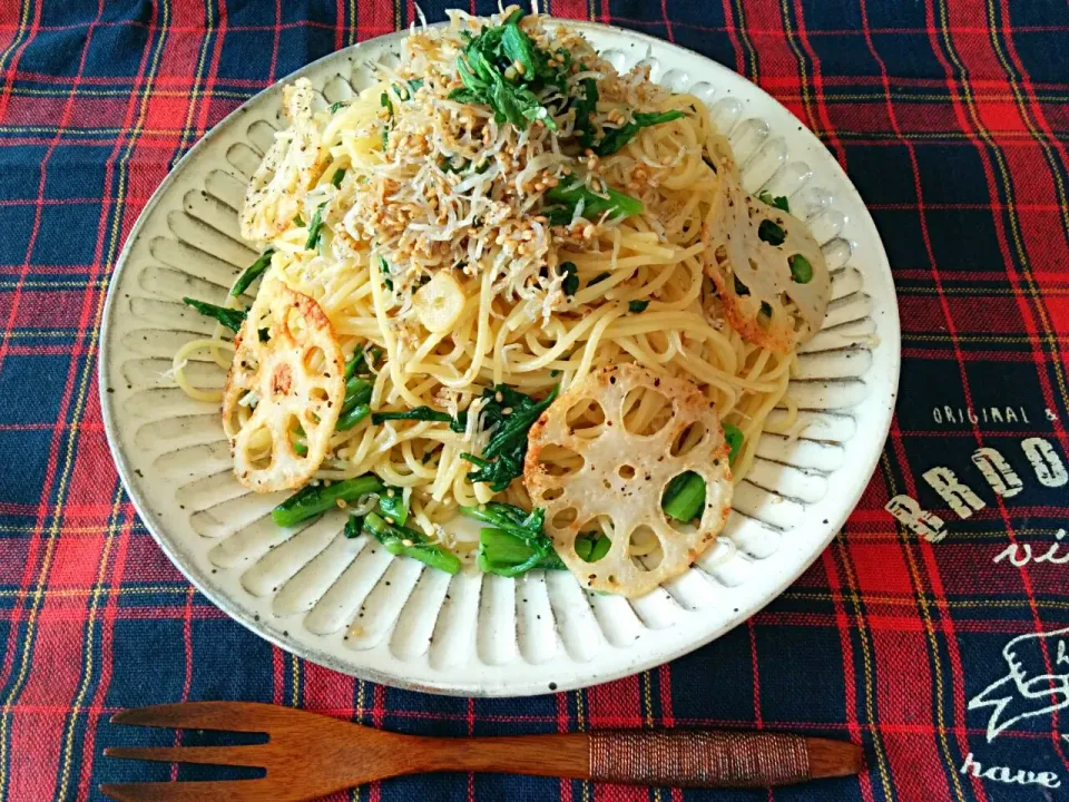 Tomoko Itoさんのお料理*
～昆布つゆ使って
　　カリカリじゃこと
蓮根チップ乗せ和風パスタ💗～|ことり*さん