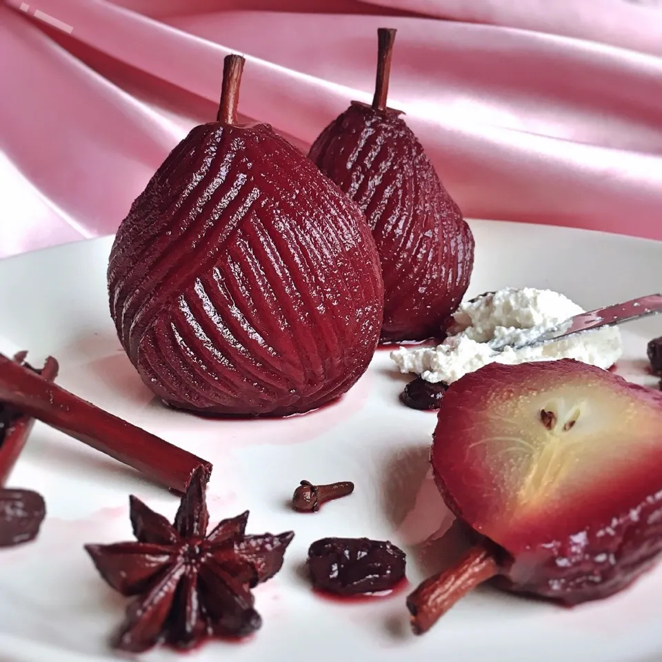 rick chanさんの料理 ラ・フランスの赤ワイン煮 リコッタチーズを添えて 【Spiced red wine poached pear, served with ricotta cheese】|izoomさん