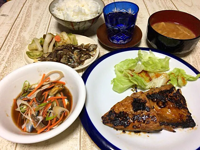 今日の男飯(＞人＜;)
晩ご飯バージョン♬
コハダのポン酢シメandコハダの骨揚げ♬
焦げちゃったサバの生姜焼き♬
大根とエノキの味噌汁|ひーちゃんさん