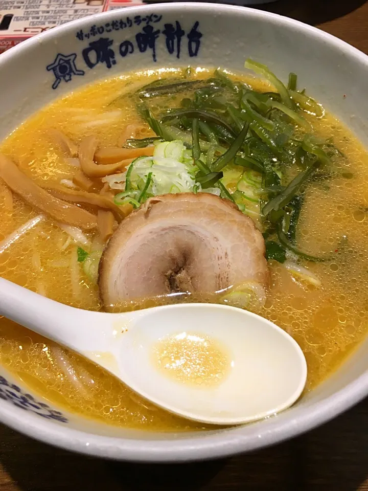 Snapdishの料理写真:味噌ラーメン
茎わかめトッピング|Miekoさん