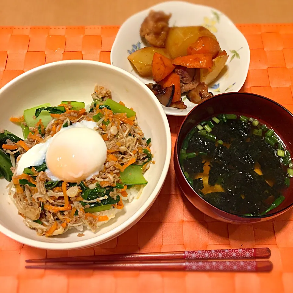 ジューシーそぼろ 野菜のビビンバと小ねぎとのり、豆腐の韓国風スープ オイシックスキットで|Yukiさん