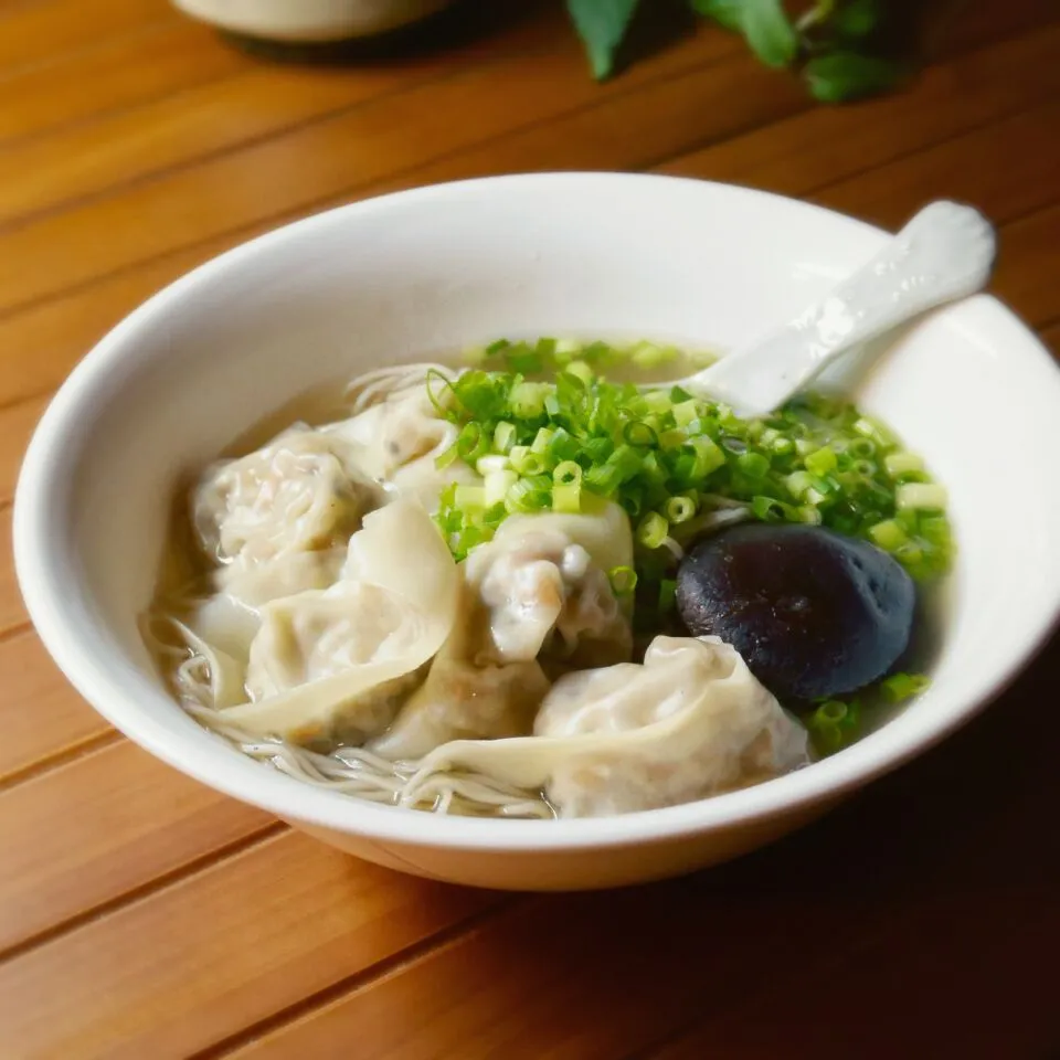 香港の山芋麺でベジタリアンワンタン麺|まちまちこさん