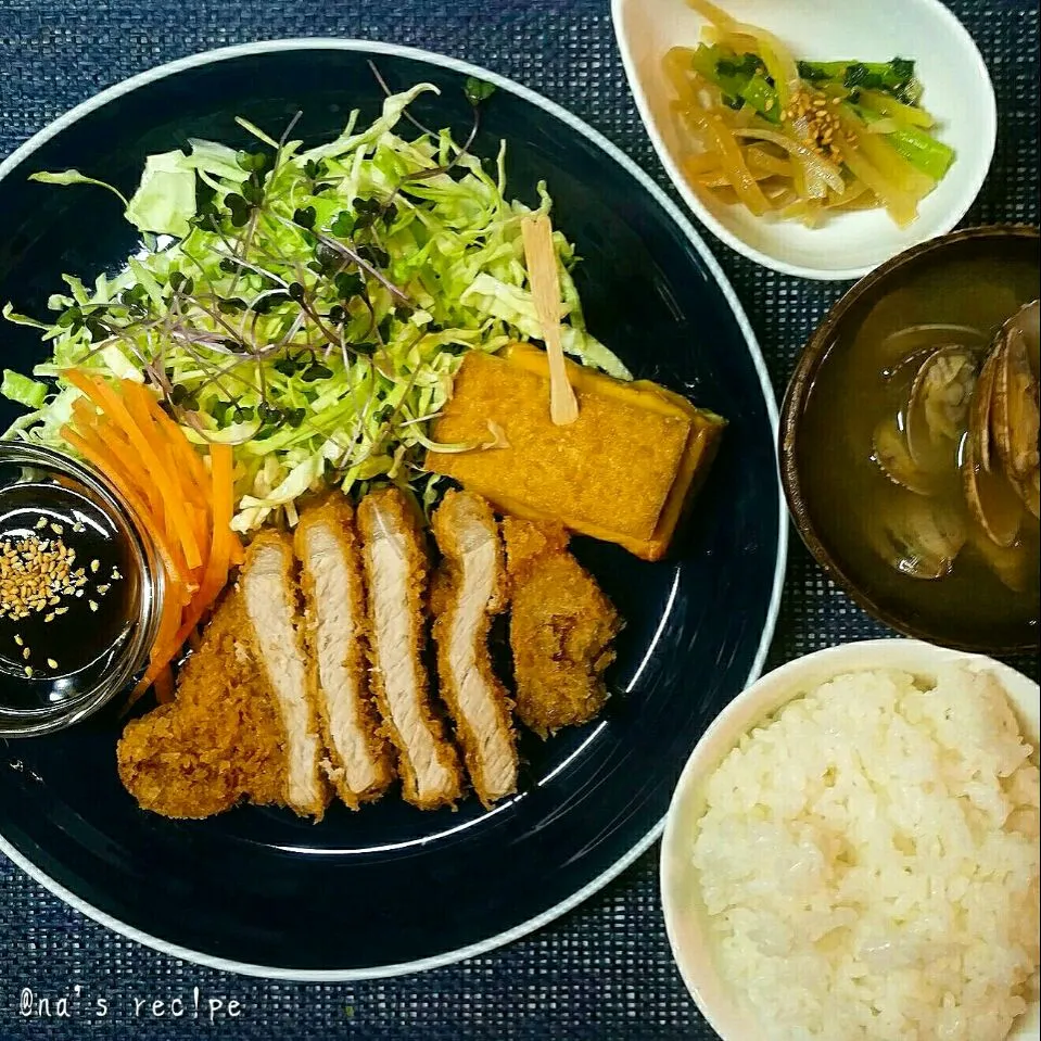 とんかちゅー🐷＆アサリのお味噌汁＆厚揚げの一口ピザ＆大根の皮と葉のきんぴら☺🍴|Kashimanakitchenさん