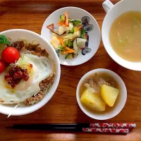 肉味噌丼と肉じゃが、味噌汁|いちこさん