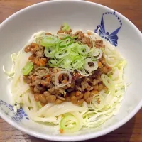 Snapdishの料理写真:肉味噌納豆うどん|いちこさん