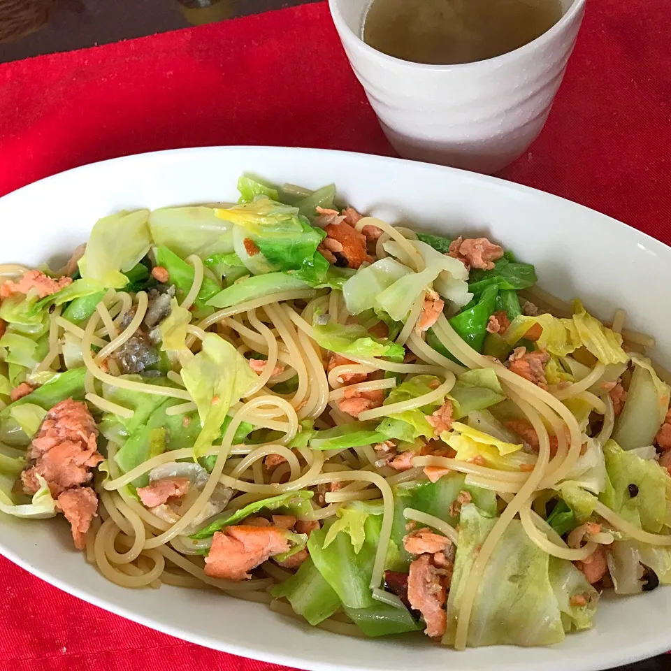 鮭とキャベツの和風パスタと鳥スープ|純さん