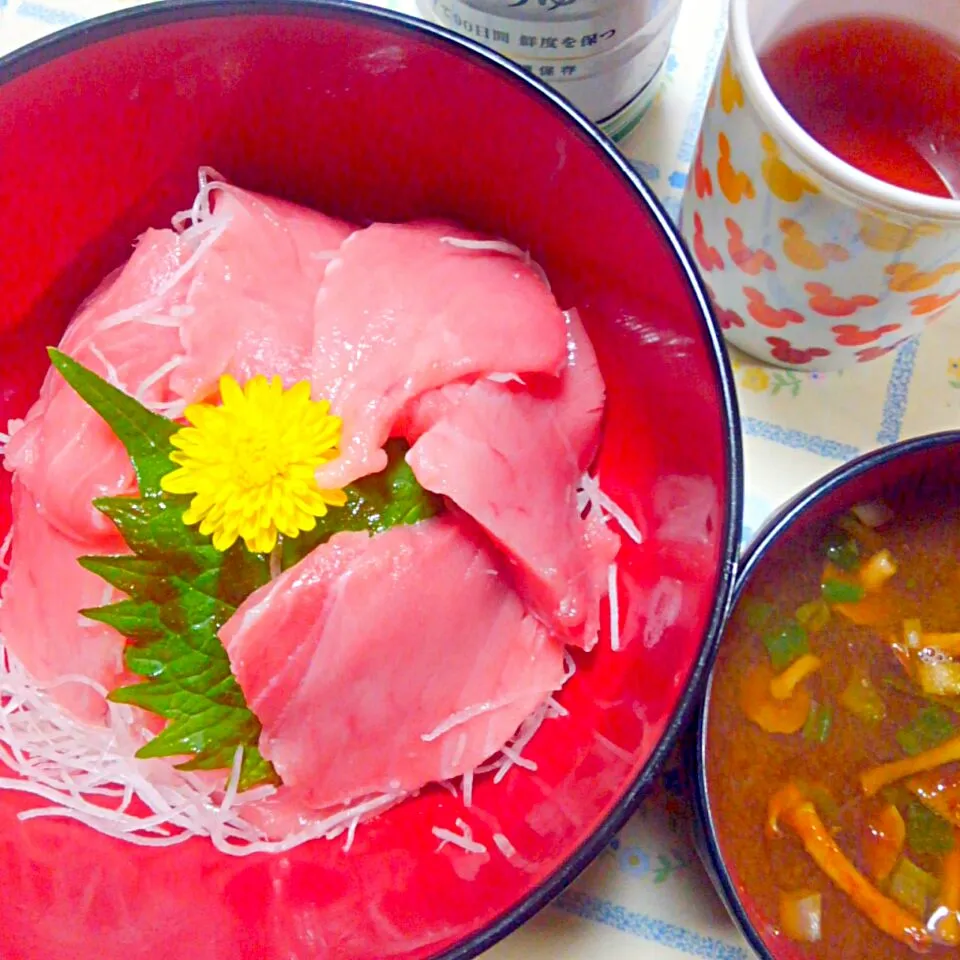 本マグロ中トロ丼☆つまも食べるよ！|うたかた。さん