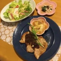 Snapdishの料理写真:ポークステーキオニオンソースがけ
チンゲンサイ中華炒め
シーザーサラダ
大根の洋風煮|えりさん