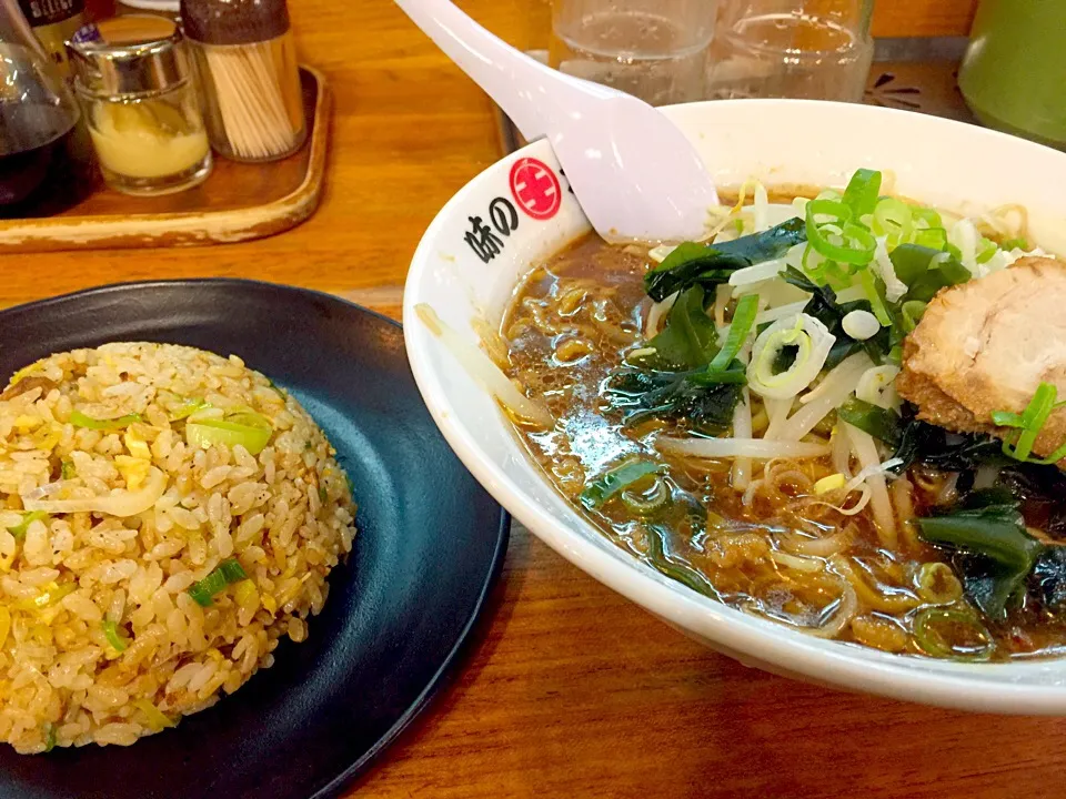 苫小牧 味の大王  総本店
Aセット(醤油ラーメン・ミニチャーハン)|BOOさん