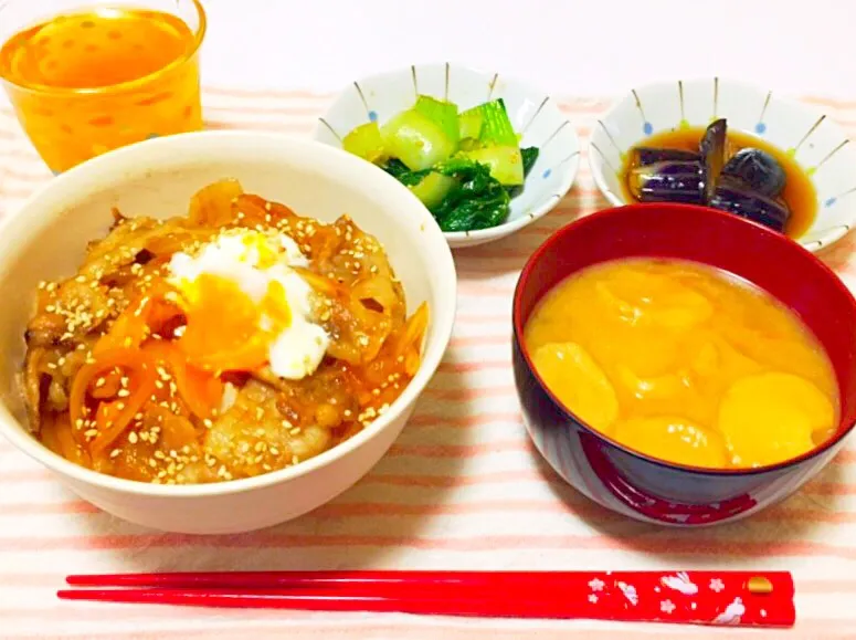 豚バラ丼たまごのせ＊
たまねぎの味噌汁＊
チンゲン菜のナムル＊
なすの煮浸し＊|anna☺︎さん