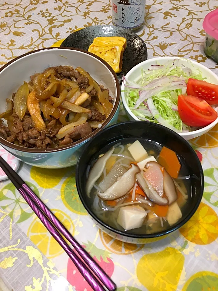 けんちん汁、焼肉丼、サラダ、卵焼き|kumi♡さん