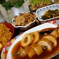 鶏肉ゴボウ巻き煮　川上屋の馬モツ煮　母の野沢菜漬け|ゆみさん