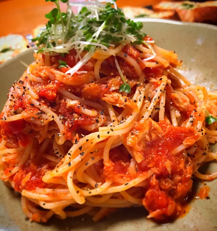 1ヶ月前に漬けたアンチョビ開封🎉
〜アンチョビとツナのトマトソースパスタ🍅|のぶのぶさん