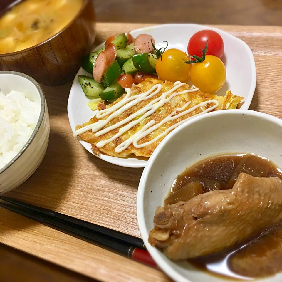 11.23 ・きゅうりとウインナーの炒め物 ・もやしとキャベツとコーンのお好み焼き ・豆腐としめじとキャベツの味噌汁|たまさん