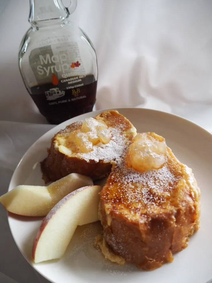 りんごのコンポートを乗せたフレンチトースト🍴|ルウさん