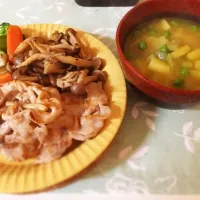 Snapdishの料理写真:ポークソテーきのこソース
カレースープ|Monetさん