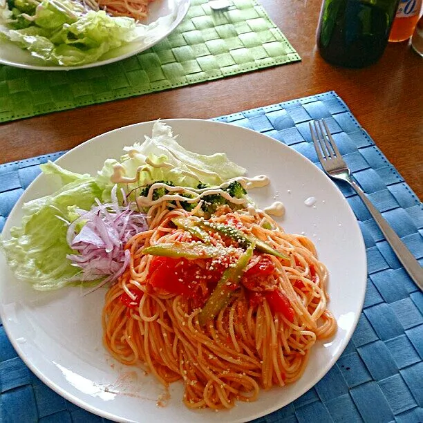 休日ブランチ・ツナとアスパラのトマトソースパスタ|Reikoさん