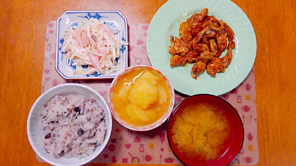 １１月２２日　豚こまの甘酢炒め　じゃがいもの白煮　玉ねぎとハムの柚子こしょうマヨサラダ　お味噌汁|いもこ。さん