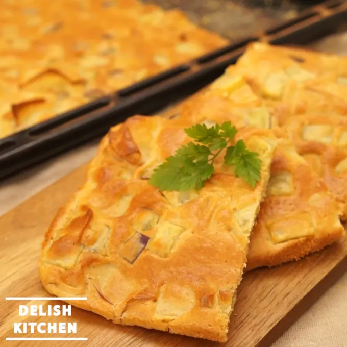 【動画】さつまいもとりんごの天板ケーキ #delishkitchentv|DELISH KITCHENさん