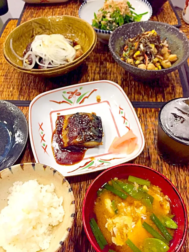 Snapdishの料理写真:ほっとするご飯
サバ味噌、ほうれん草おひたし、茄子の焼き浸し、ひじきのサラダ|maroさん