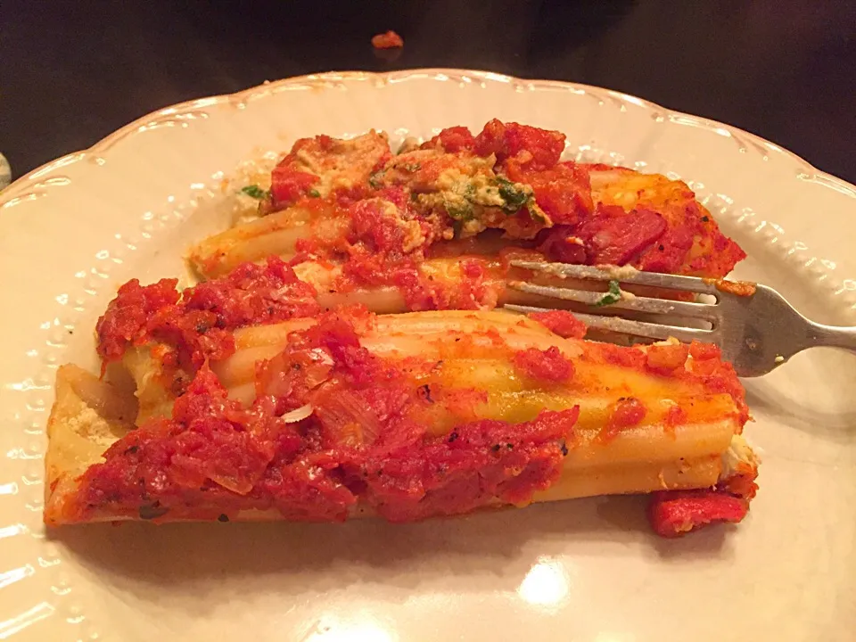 Smoked Chicken Cannelloni with Roasted Red Pepper Sauce|K Goodnessさん