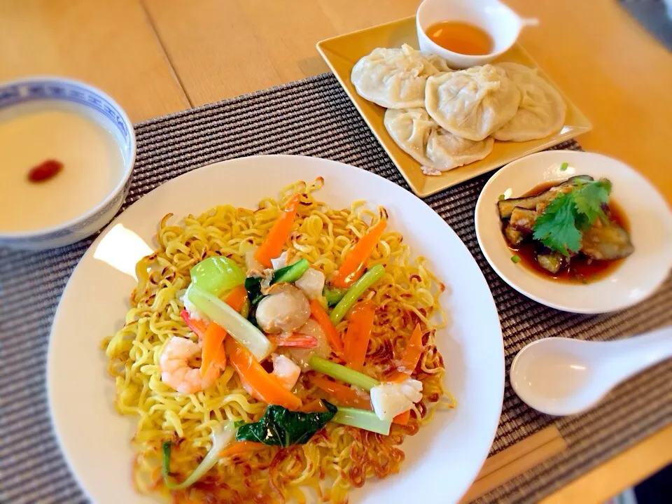 中華ランチ  海鮮焼きそば•小籠包•茄子の香味揚げ•杏仁豆腐|maSami＊さん