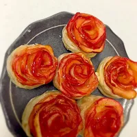 Snapdishの料理写真:薔薇のアップルパイ🌹|みさきさん