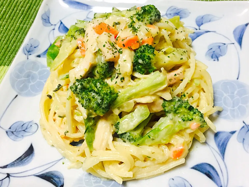 Snapdishの料理写真:Chicken Alfredo Pasta|Jaimie Alvarezさん