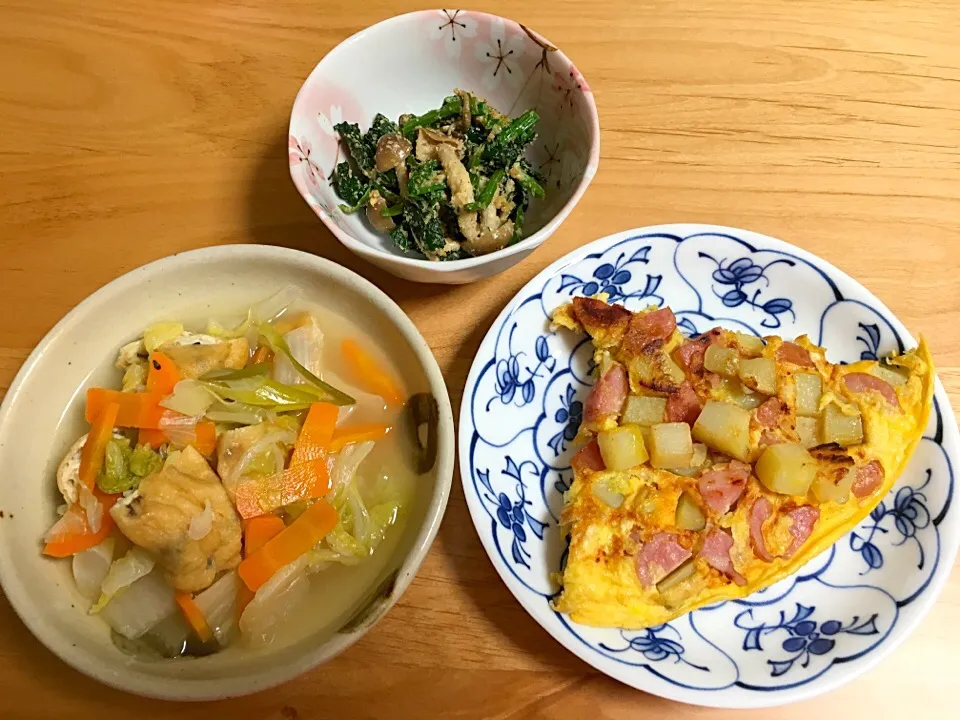 ウインナーとじゃが芋のオムレツ⭐️白菜とがんもどきの煮浸し⭐️ほうれん草としめじの胡麻マヨ和え|ほなさん