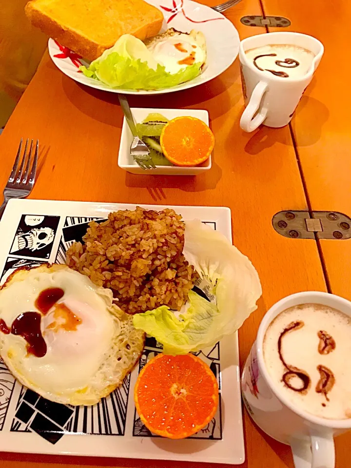 Snapdishの料理写真:カレーピラフ  目玉焼き🍳BBQソース  レタス  キウイ 蜜柑🍊  ウィンナコーヒー☕️😋|ch＊K*∀o(^^*)♪さん