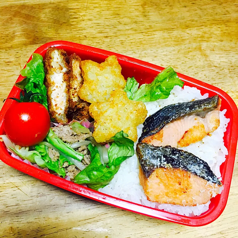 焼き鮭弁当🐟💗|えなんさん