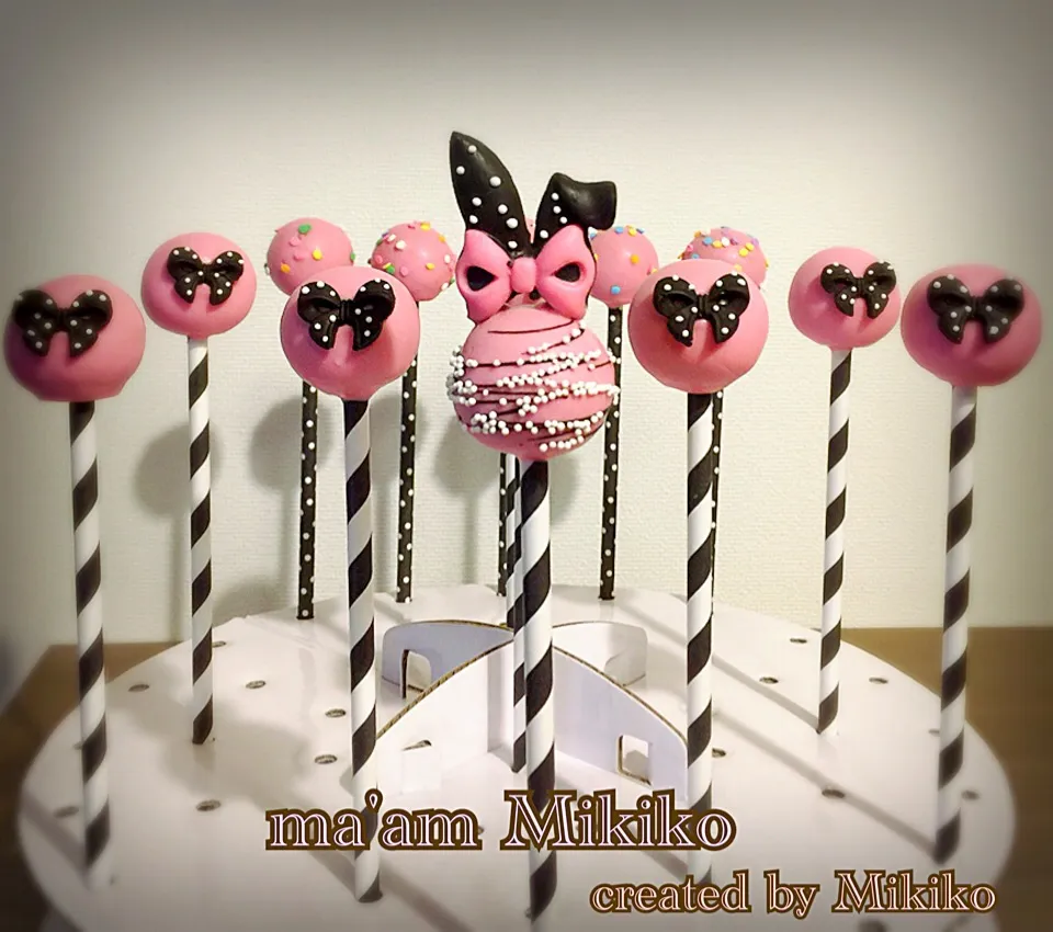 Snapdishの料理写真:Girls cake pops|マダァムMikikoさん