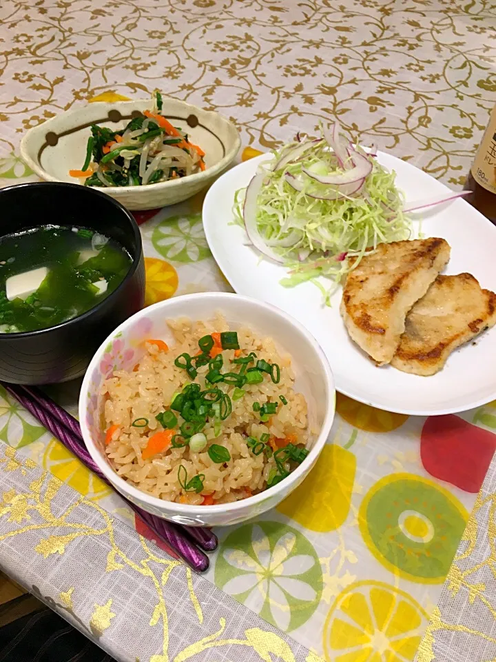 豚おこわご飯、カジカのムニエル、ほうれん草ともやしの和え物、ワカメスープ|kumi♡さん