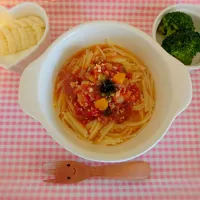 Snapdishの料理写真:離乳食 1歳4ヵ月 ～初小麦 トマトソーススパゲッティ～ブロッコリー～バナナヨーグルト～|akiさん