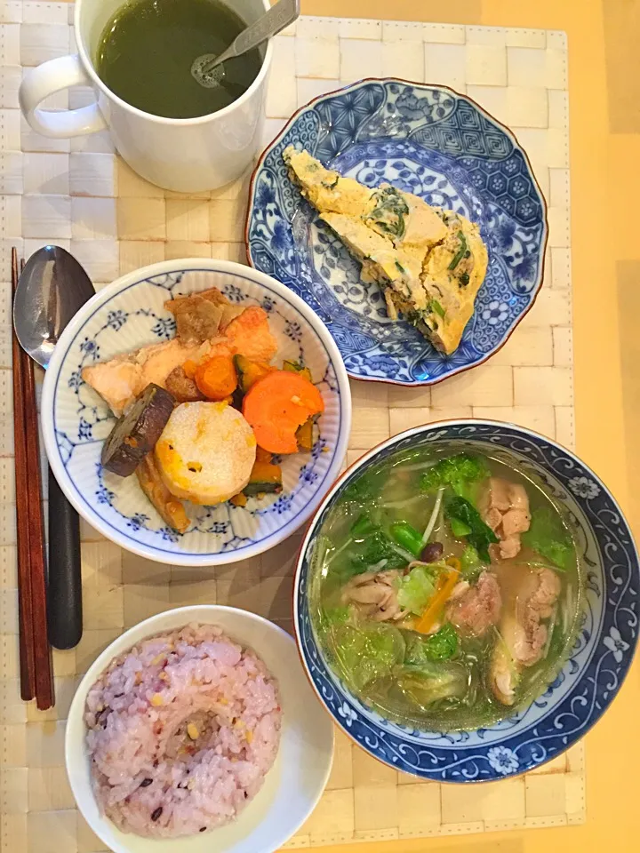 Snapdishの料理写真:今日のお昼。寒いとスープが多くなります…|小林 ゆりかさん