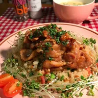 ガリバタポーク丼
働く女子の晩ご飯🤗