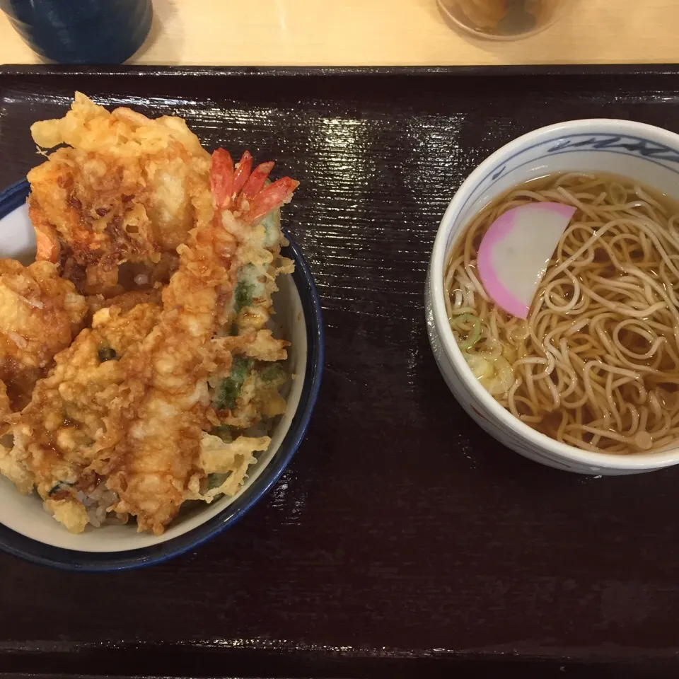 早お昼は天丼|アクちゃんさん