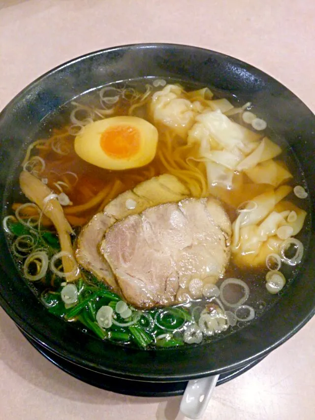 Snapdishの料理写真:神保町・源来酒家の海老ワンタン麺|すーさん