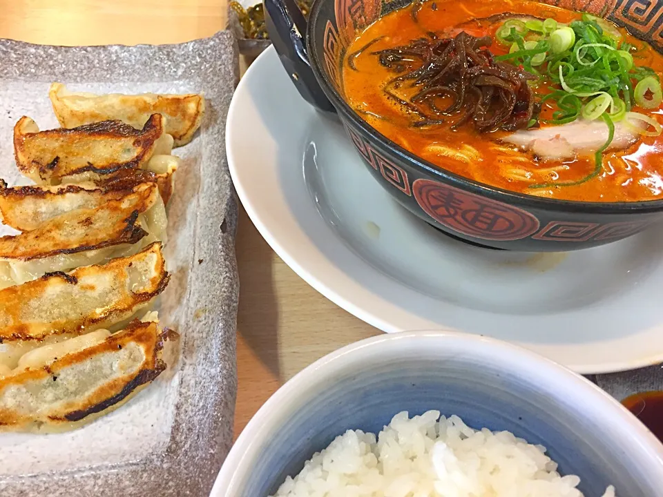 Snapdishの料理写真:激辛ラーメン餃子定食🍜|buhizouさん