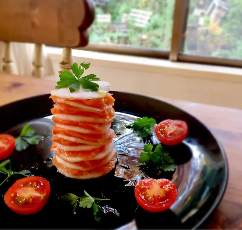 桜央里さんの料理 スモークサーモンとかぶのカルパッチョ(*Ü*)و✩*.ﾟミルフィーユ仕立て💗|カタツムリさん