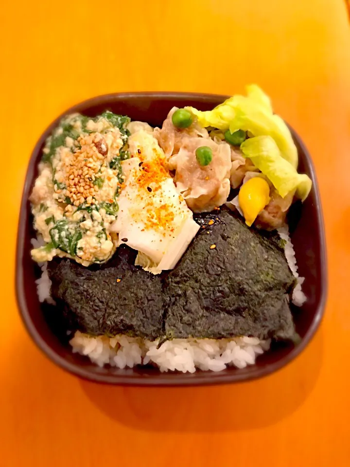 パパお弁当🍱  肉シュウマイ  春菊と椎茸の胡麻白和え  白菜の漬物  海苔弁|ch＊K*∀o(^^*)♪さん