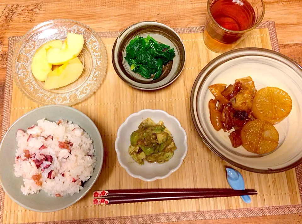 タコ飯と牛スジ煮込み|acoさん