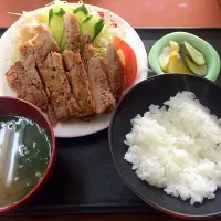 Snapdishの料理写真:焼肉定食@白鳥食堂|こいちゃんの夫さん